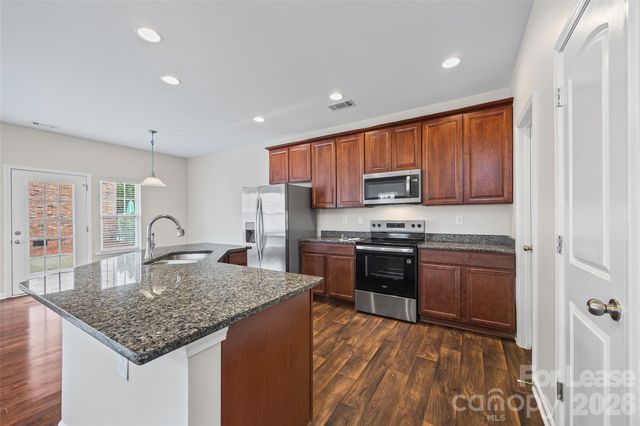 7333 Adare Mews Road, Charlotte, NC 28217