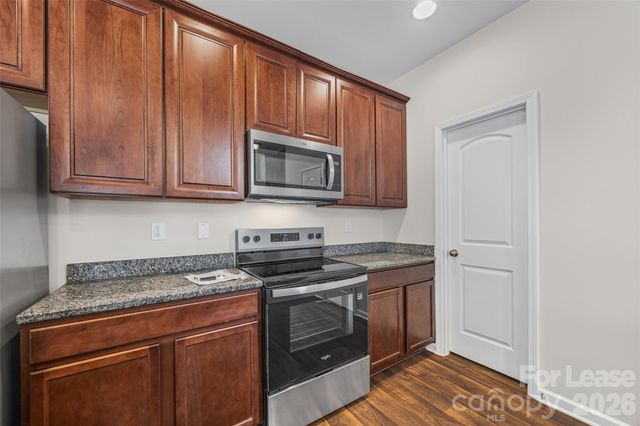 7333 Adare Mews Road, Charlotte, NC 28217