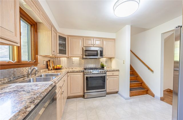 5122 Leroy Dr, Hampton, PA 15044