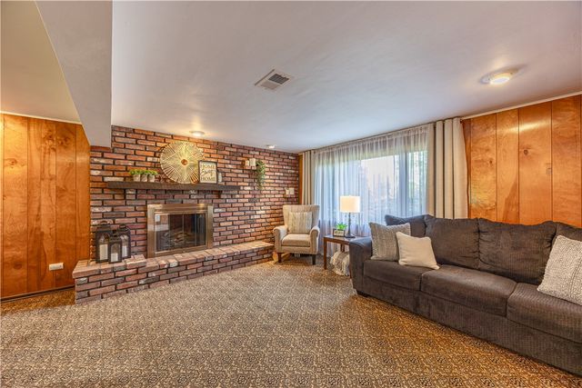 5122 Leroy Dr, Hampton, PA 15044