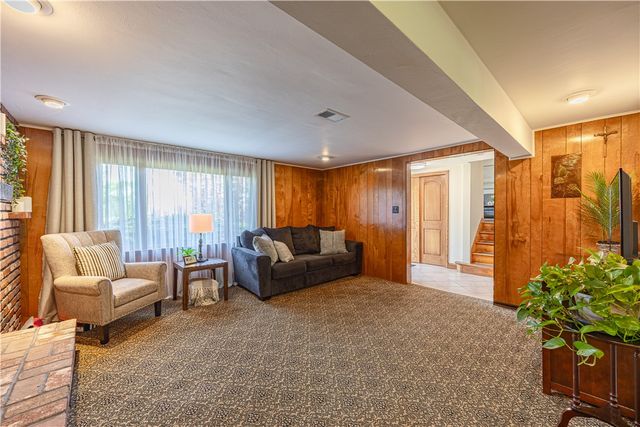 5122 Leroy Dr, Hampton, PA 15044