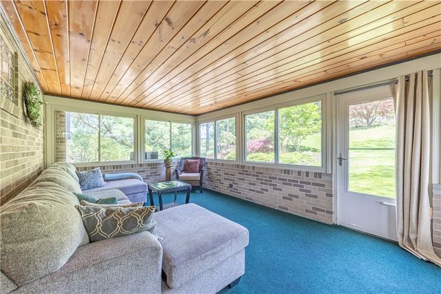 5122 Leroy Dr, Hampton, PA 15044