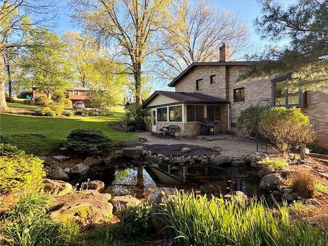 5122 Leroy Dr, Hampton, PA 15044