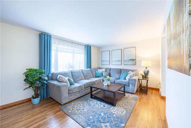 5122 Leroy Dr, Hampton, PA 15044