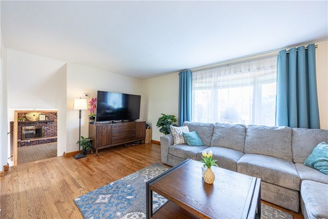 5122 Leroy Dr, Hampton, PA 15044