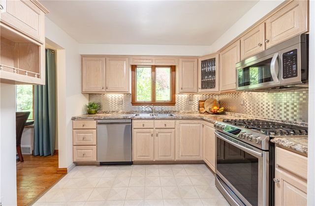 5122 Leroy Dr, Hampton, PA 15044