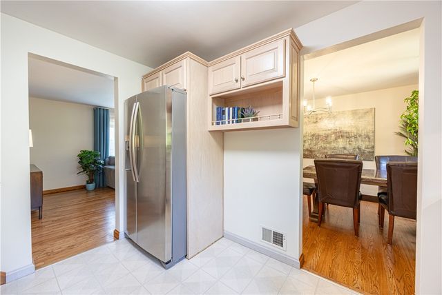 5122 Leroy Dr, Hampton, PA 15044