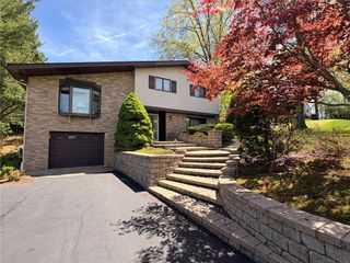 5122 Leroy Dr, Hampton, PA 15044