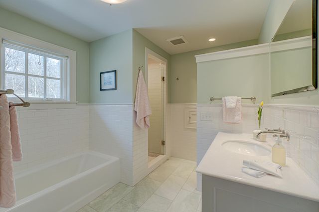 2156 Paris Avenue N, West Lakeland Twp, MN 55082