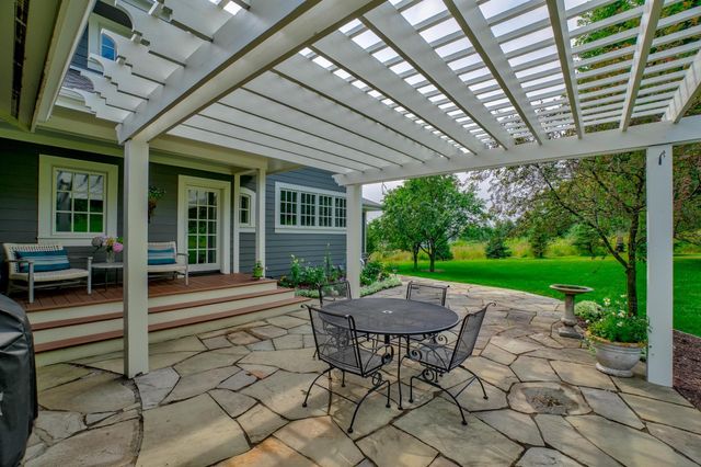 2156 Paris Avenue N, West Lakeland Twp, MN 55082