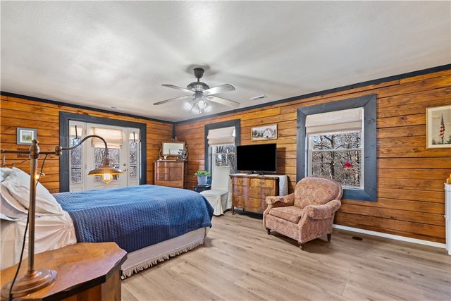 17233 N White Oak Ridge Road, Pea Ridge, AR 72751