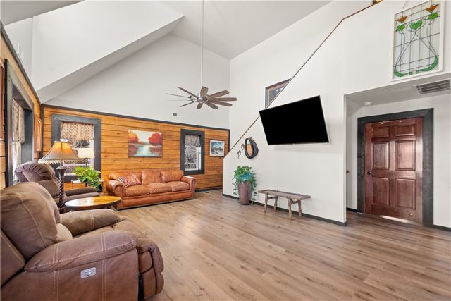 17233 N White Oak Ridge Road, Pea Ridge, AR 72751