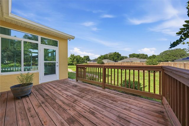 81 TWIN LAKE CIR, Umatilla, FL 32784