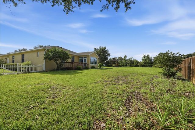 81 TWIN LAKE CIR, Umatilla, FL 32784