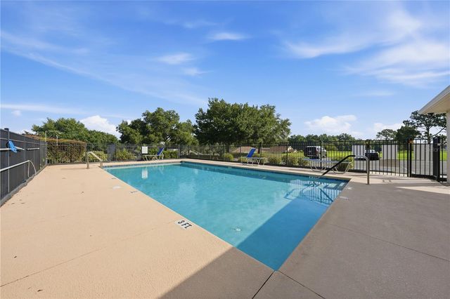 81 TWIN LAKE CIR, Umatilla, FL 32784
