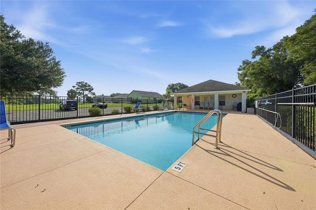 81 TWIN LAKE CIR, Umatilla, FL 32784