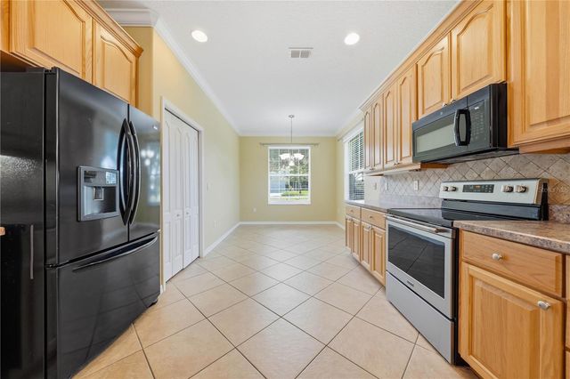 81 TWIN LAKE CIR, Umatilla, FL 32784