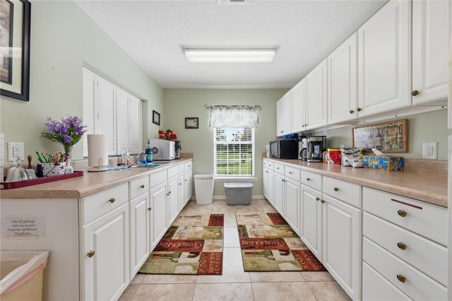 81 TWIN LAKE CIR, Umatilla, FL 32784
