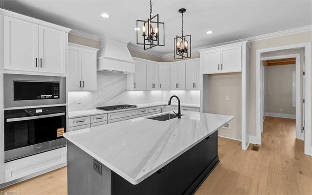 5084 Southern Pines Drive, Kernersville, NC 27284