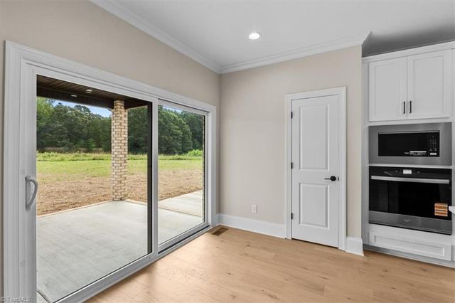 5084 Southern Pines Drive, Kernersville, NC 27284