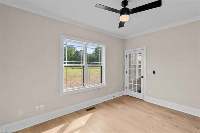 5084 Southern Pines Drive, Kernersville, NC 27284