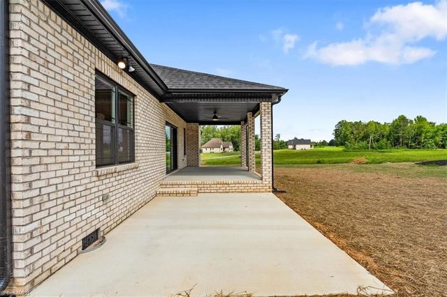 5084 Southern Pines Drive, Kernersville, NC 27284