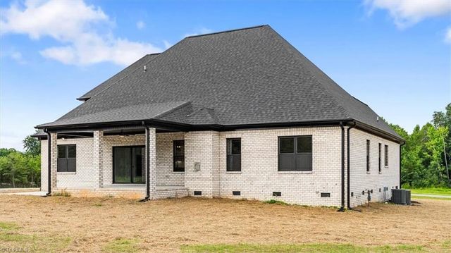 5084 Southern Pines Drive, Kernersville, NC 27284