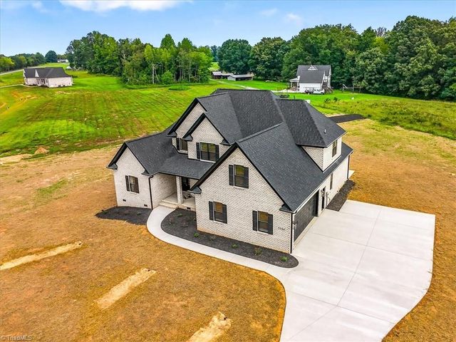 5084 Southern Pines Drive, Kernersville, NC 27284