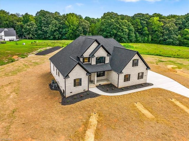 5084 Southern Pines Drive, Kernersville, NC 27284
