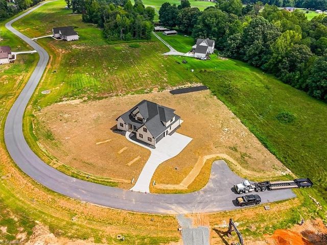 5084 Southern Pines Drive, Kernersville, NC 27284