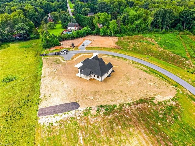 5084 Southern Pines Drive, Kernersville, NC 27284