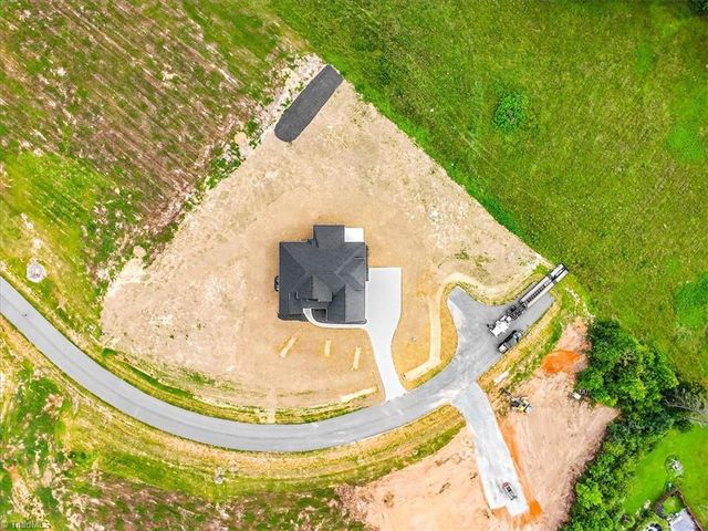 5084 Southern Pines Drive, Kernersville, NC 27284