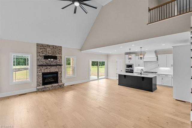 5084 Southern Pines Drive, Kernersville, NC 27284
