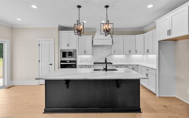 5084 Southern Pines Drive, Kernersville, NC 27284