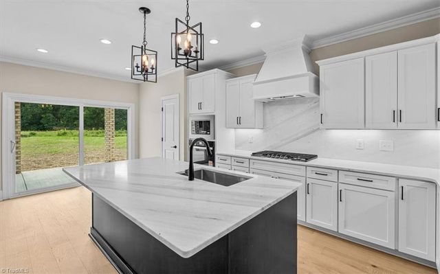 5084 Southern Pines Drive, Kernersville, NC 27284