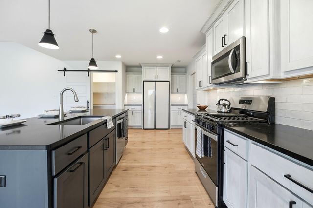 4717 STAYTON FERRY CIR, Columbia, MO 65201