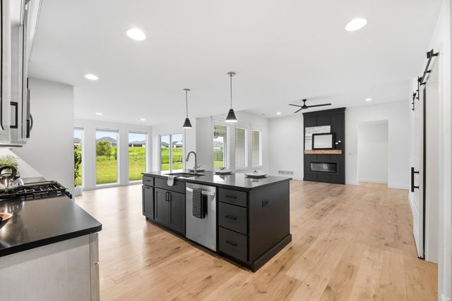 4717 STAYTON FERRY CIR, Columbia, MO 65201