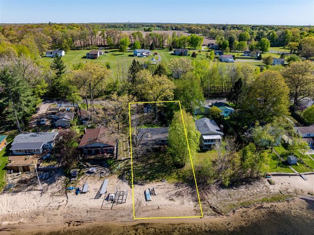 13615 Sunset Shores Drive, Cedar Springs, MI 49319