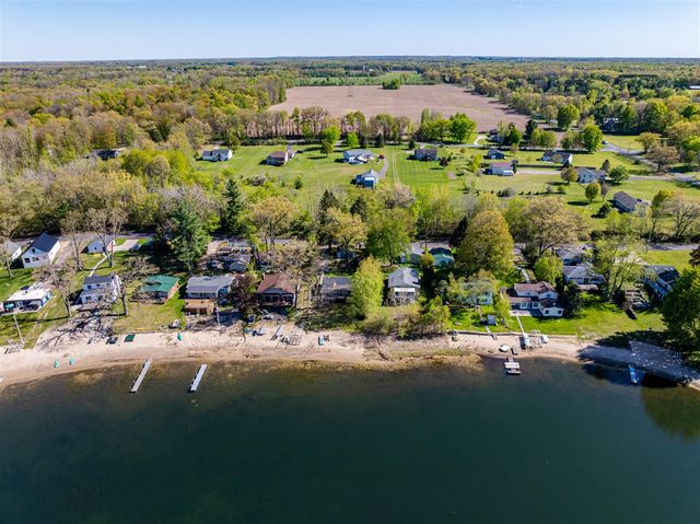 13615 Sunset Shores Drive, Cedar Springs, MI 49319