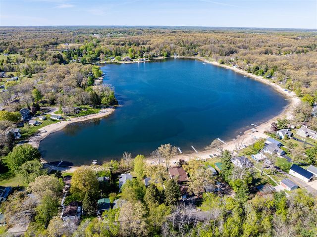 13615 Sunset Shores Drive, Cedar Springs, MI 49319