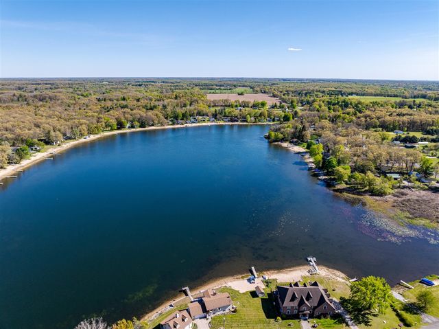 13615 Sunset Shores Drive, Cedar Springs, MI 49319