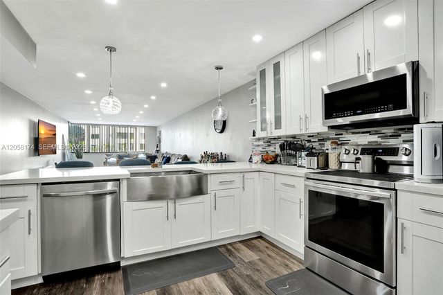 8030 Hampton Blvd 211, North Lauderdale, FL 33068
