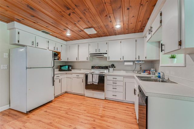 8585 W MISS MAGGIE DRIVE, Homosassa, FL 34448