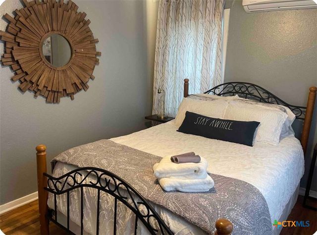 284 Perryman Street, New Braunfels, TX 78130