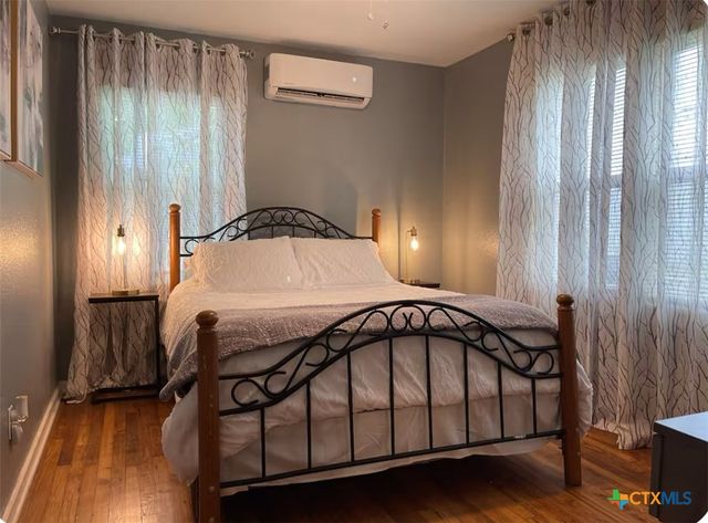 284 Perryman Street, New Braunfels, TX 78130