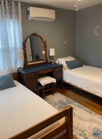 284 Perryman Street, New Braunfels, TX 78130