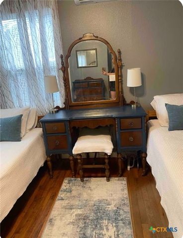 284 Perryman Street, New Braunfels, TX 78130