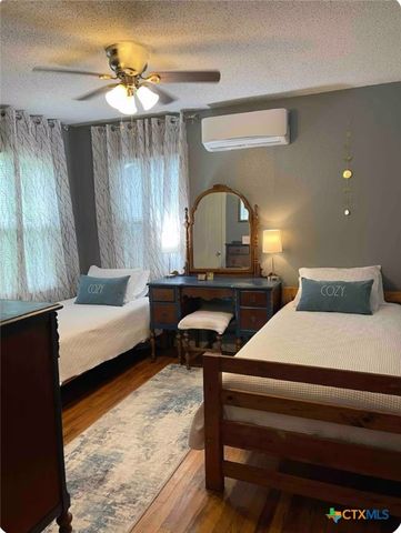 284 Perryman Street, New Braunfels, TX 78130