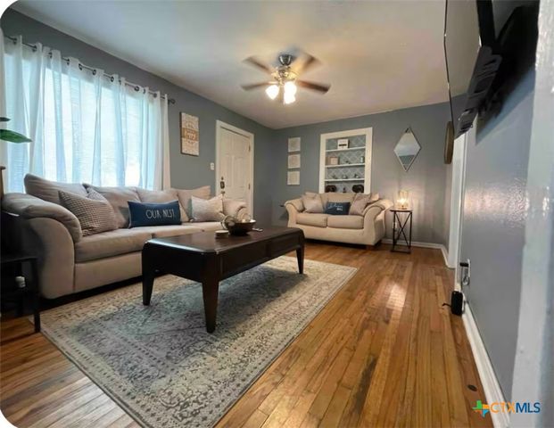 284 Perryman Street, New Braunfels, TX 78130