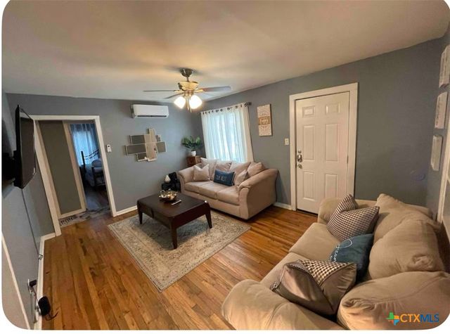 284 Perryman Street, New Braunfels, TX 78130